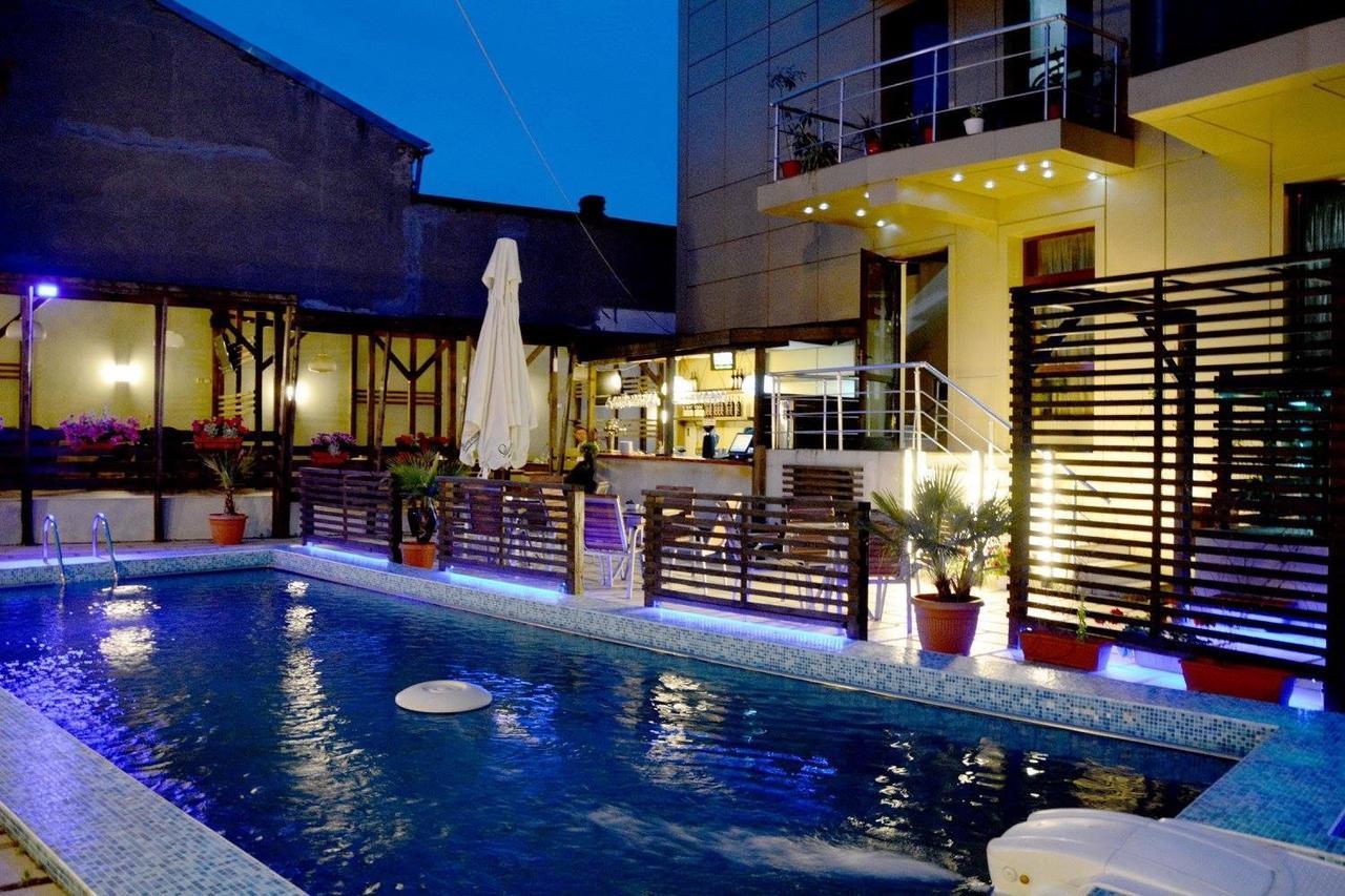 Hotel Lido Крайова Экстерьер фото